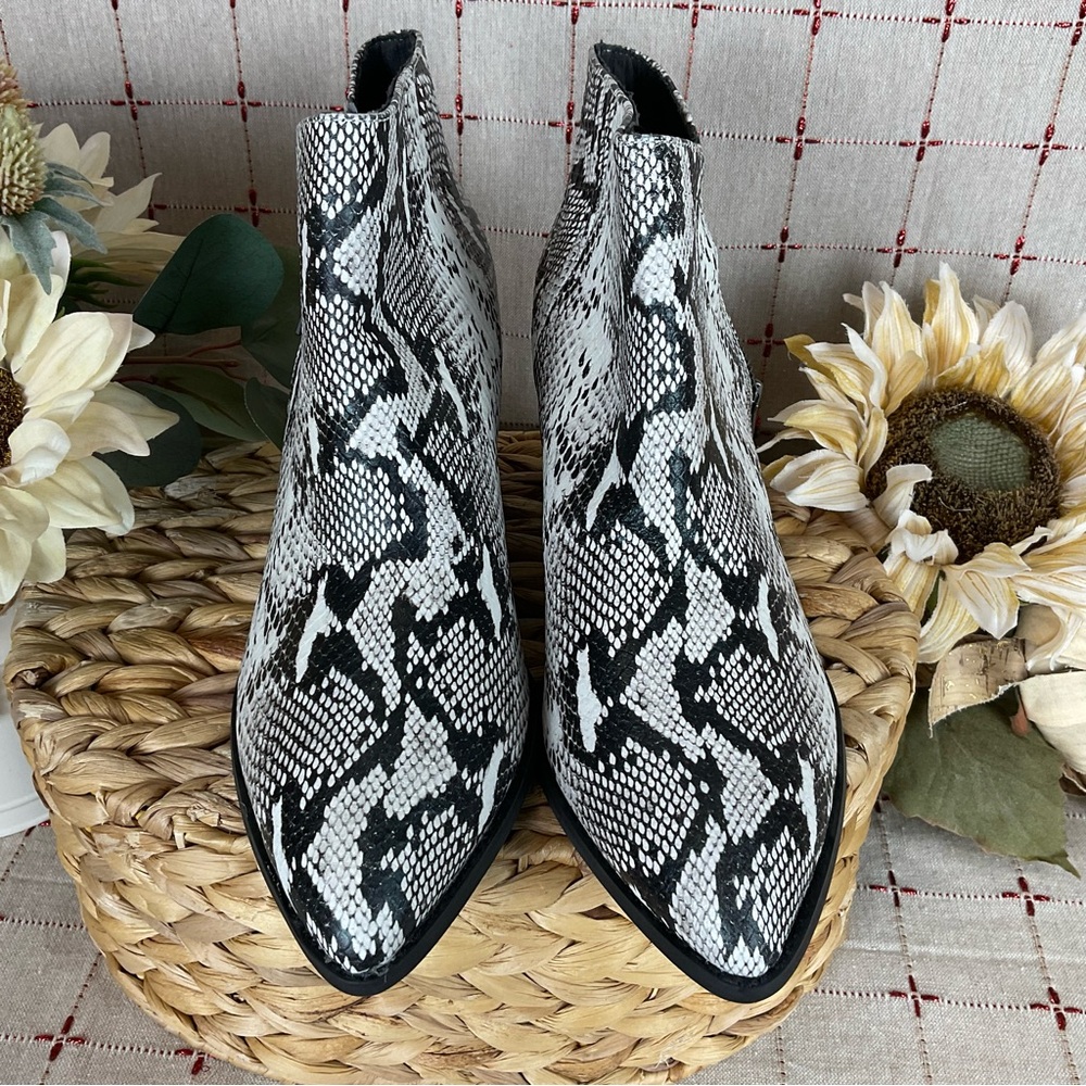 SEYCHELLES “Chaparral” Snakeskin Embossed Leather Almond Toe Ankle Boots Sz 8 - Picture 3 of 6